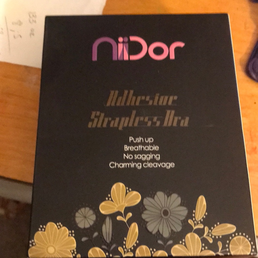 Niidor Adhesive strapless bra